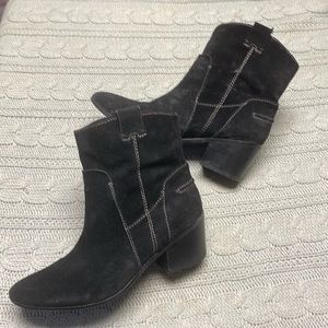 Vince camuto suede leather ankle heeled booties